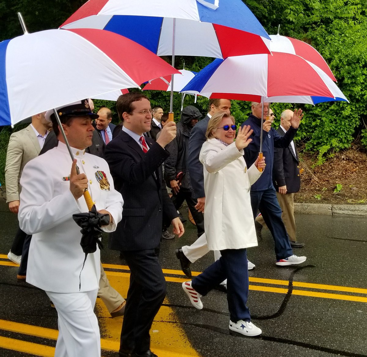 HILLARY 2020? Clintons appear in Chappaqua Memorial Day parade The